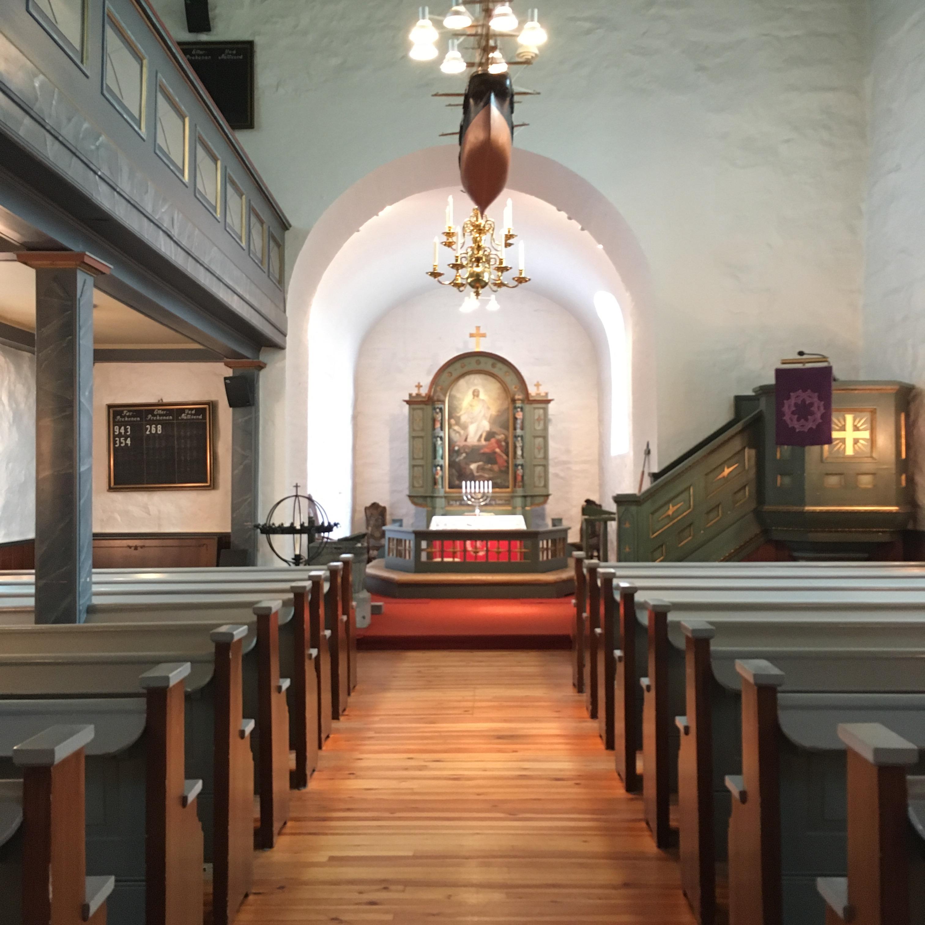 Ski middelalderkirke innvendig. Foto.